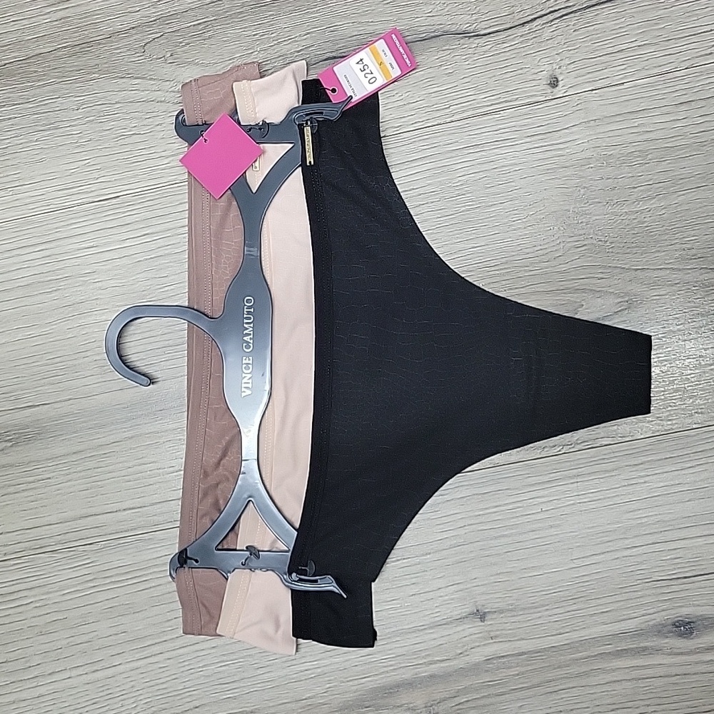 VINCE CAMUTO THONG.